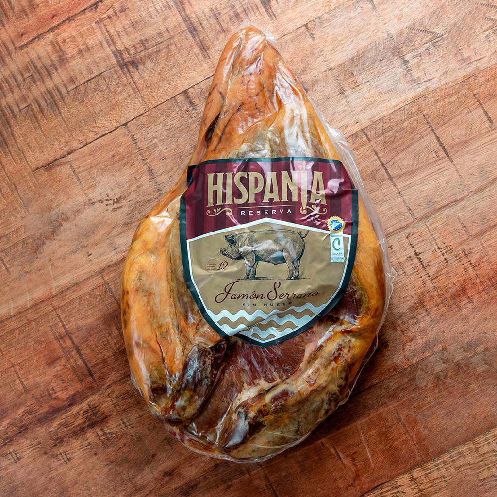 O Jamón Ibérico e o Jamón Serrano são joias da culinária espanhola, oferecendo sabores distintos e ricos que capturam a essência da tradição e excelência da charcutaria espanhola.​